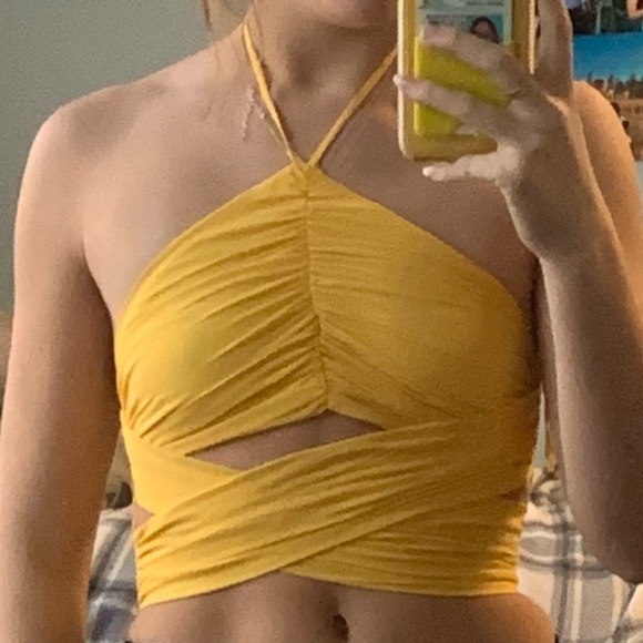 superdown- harlie Halter yellow cross Strappy crop top - Picture 3 of 4